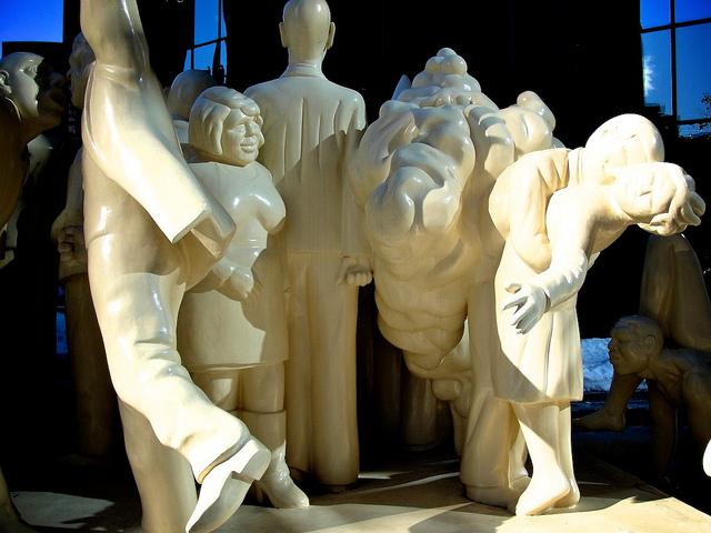 Monuments_montréalais, Foule_illuminée 12