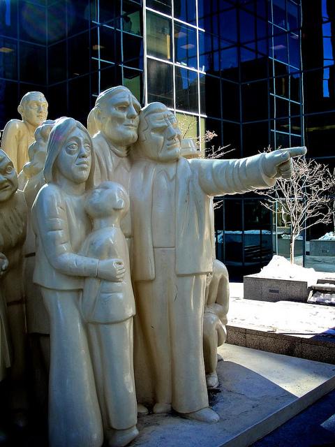 Monuments_montréalais, Foule_illuminée 3