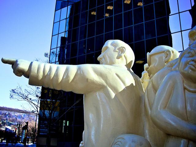 Monuments_montréalais, Foule_illuminée 10