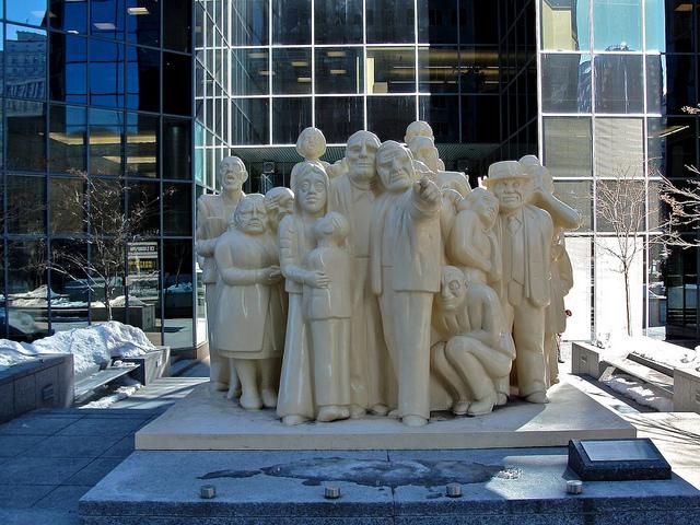 Monuments_montréalais, Foule_illuminée 2