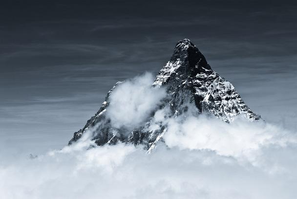 « Monochromatic Alps » par Jakub Polomski.