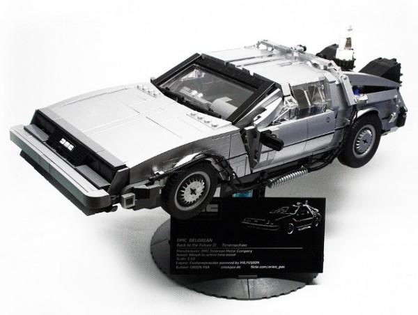 lego bttf delorean 1 600x452 La DeLorean en LEGO à léchelle 1:15