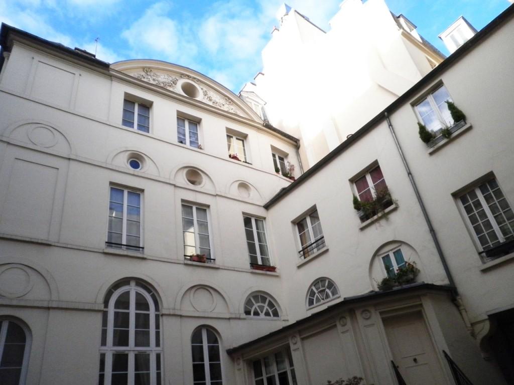 Rue Thérèse : une maison au passé sulfureux