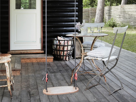 Books, magazines & flowers…