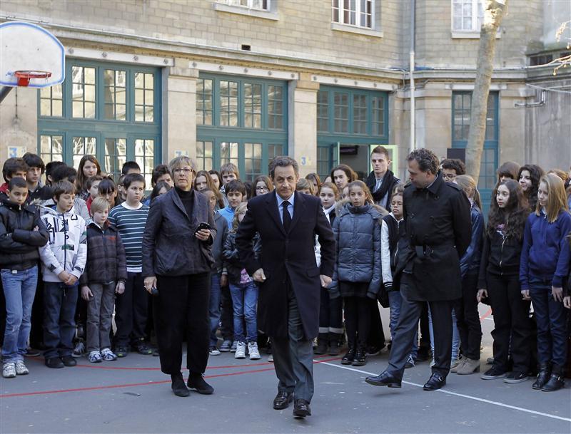 Sarkozy en mode écarlate