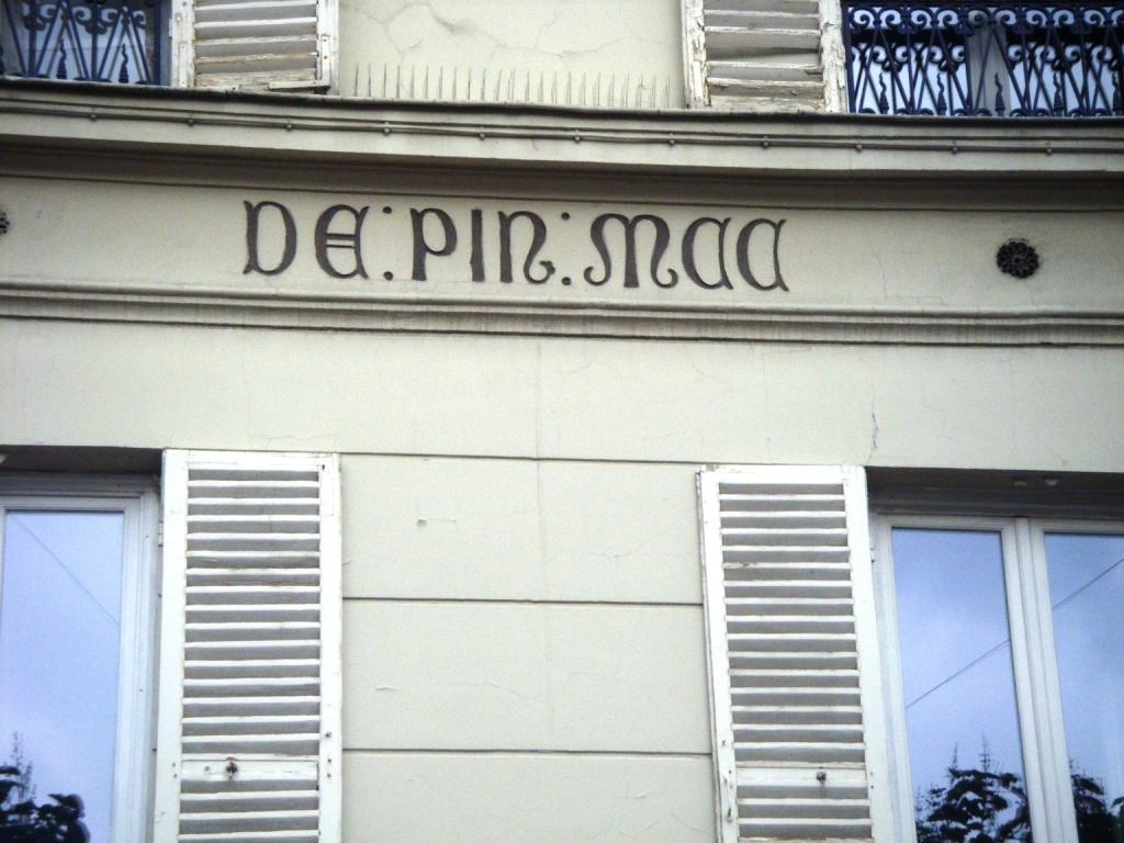 Bâtisse datant de 1200, place de la Contrescarpe