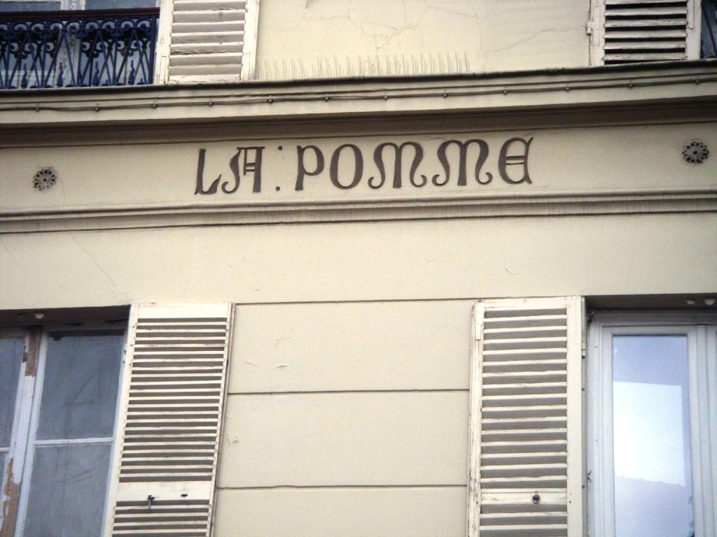 Bâtisse datant de 1200, place de la Contrescarpe