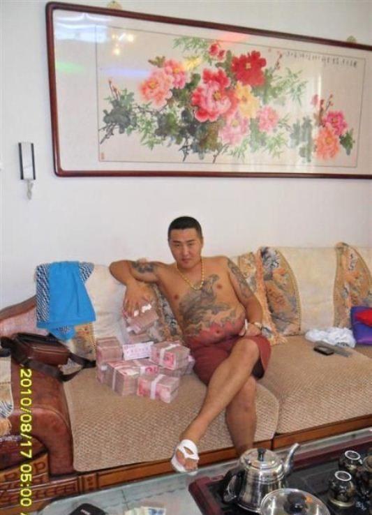 22 photos d’un mafieux chinois publiées sur internet
