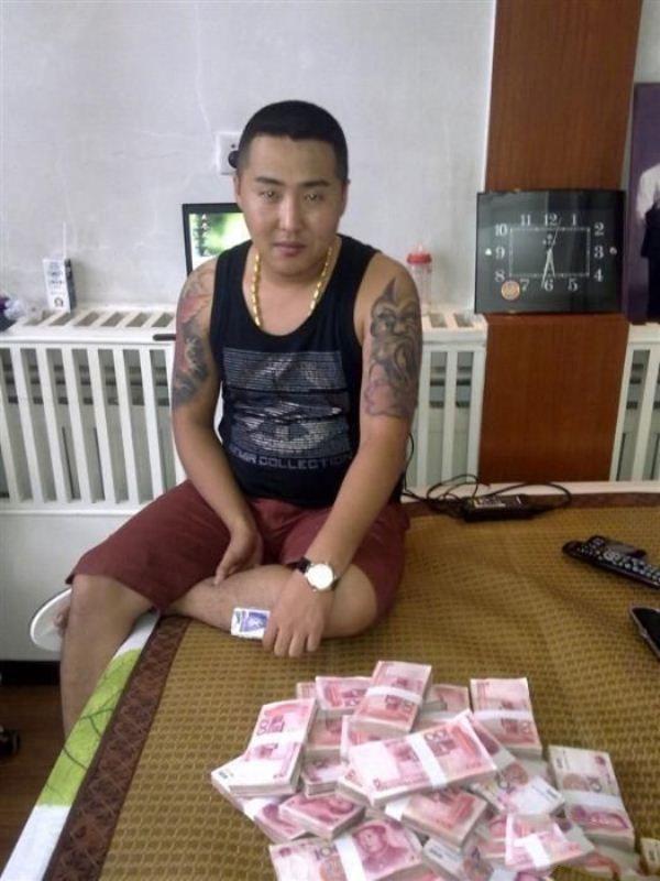 22 photos d’un mafieux chinois publiées sur internet