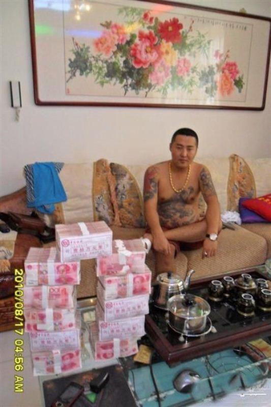 22 photos d’un mafieux chinois publiées sur internet