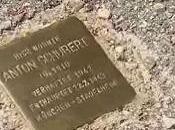 Salzbourg commémore victimes homosexuelles nazisme posant pierres d'achoppement