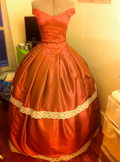 Crinoline violet : le corsage