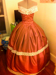 Crinoline violet : le corsage