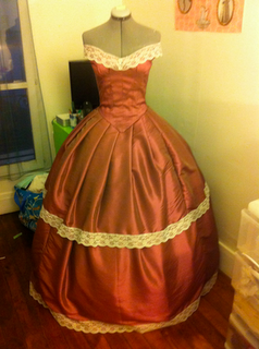 Crinoline violet : le corsage