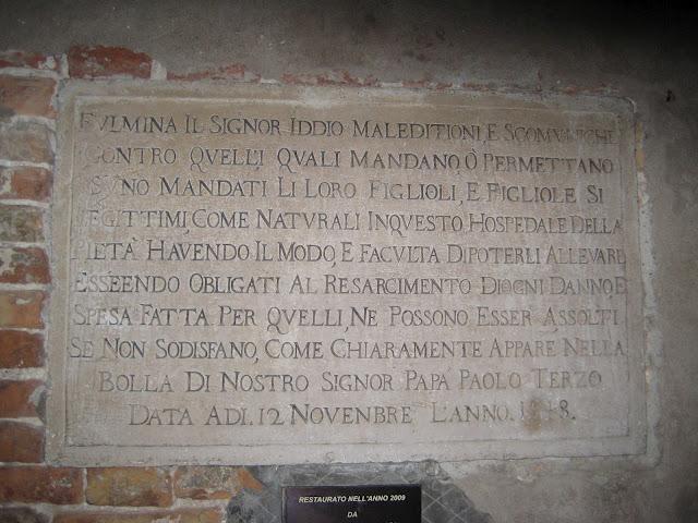 Dans le jardin de l'ancienne Pietà (actuellement hôtel Métropole), plaque dans la calle della Pietà