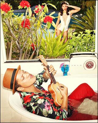 Bruno Mars joue la carte sexy en posant pour Playboy