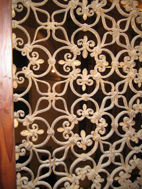 La Pietà : les grilles derrière lesquelles se tenaient les jeunes filles, à l'abri des regards de l'assistance...