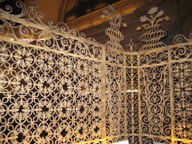 La Pietà : les grilles derrière lesquelles se tenaient les jeunes filles, à l'abri des regards de l'assistance...