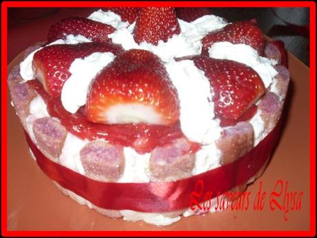 Charlotte aux fraises, mascarpone, fromage blanc et son miroir aux fraises