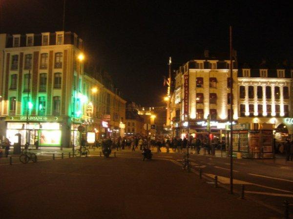 Alors, il n'a pas plus fière allure comme ça le passage Rihour à Lille, débarrassé des hideuses vérandas qui le défiguraient ?