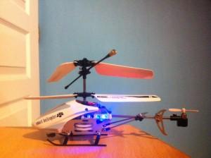 [CONCOURS] Un hélicoptère, une coque Leika, 2 coques Game Boy, et 6 films de protection à gagner !