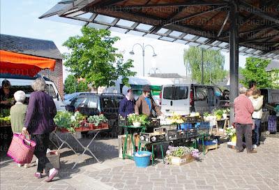 Ambiance sur le marché de Bernay...