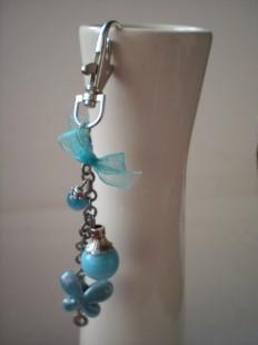 Une ronde en bleu pour ce lundi des créatrices Porte clés bijou de sac turquoise