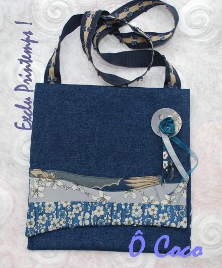 Une ronde en bleu pour ce lundi des créatrices Ô Coco : Sac bandoulière ’Je m’balade’ Jean et Liberty