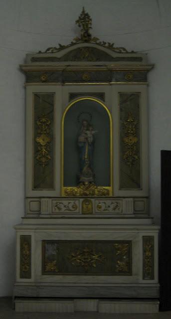 La Pietà : Tableau et autel se trouvant dans la tribune réservée aux nobles