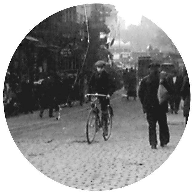 Cycliste de la rue du Faubourg du Temple en 1912