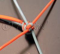 Scoubidou à 4 fils, depart au milieu des fils