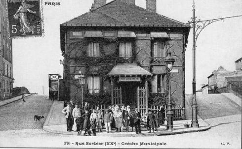 Une Maison égarée place Martin Nadaud