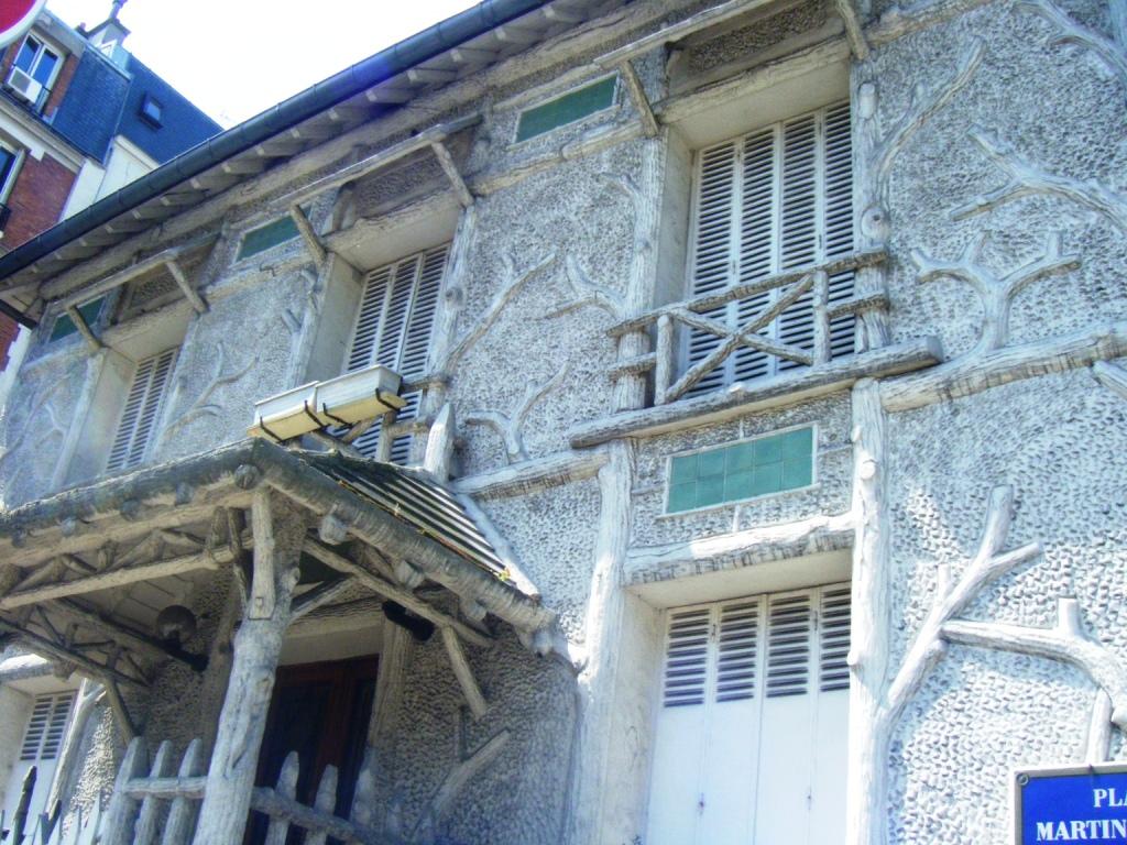 Une Maison égarée place Martin Nadaud
