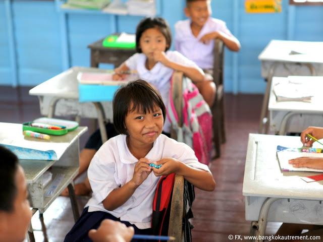 Enfants Thais à l'école: ou l'art de prendre une belle photo. Merci à FX pour ce cliché !