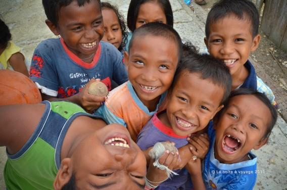 Enfants de Katupat (îles Togian, Sulawesi Centre, Indonésie)