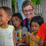 Les enfants ne nous lâchent pas (Katupat, îles Togian, Sulawesi Centre, Indonésie)