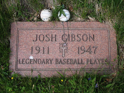 JOSH GIBSON (1911-1947)