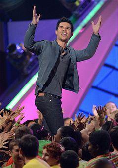 Taylor Lautner au Kid's Choice Awards 2012