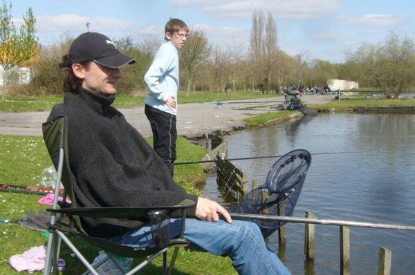 Au pied de mon arbre, je pêchais heureux !