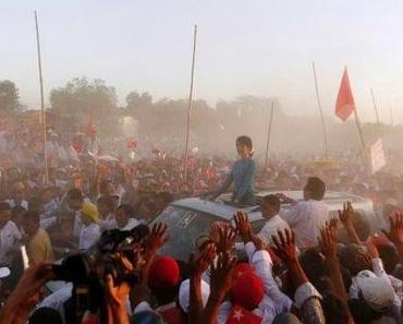 Elections birmanes: le triomphe d'Aung San Suu Kyi et des démocrates birmans. 42 députés élus au Parlement.