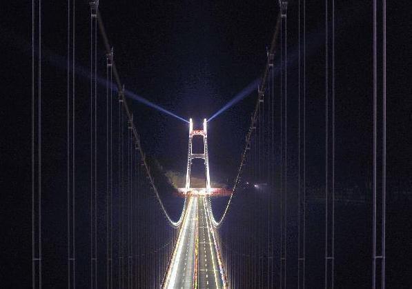 Le plus haut pont suspendu du monde (Chine)