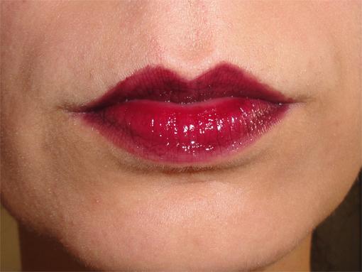 Lèvres ou ongles, chez Yves Saint Laurent, la tendance est aux vernis
