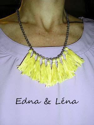 COLLIER POMPONS