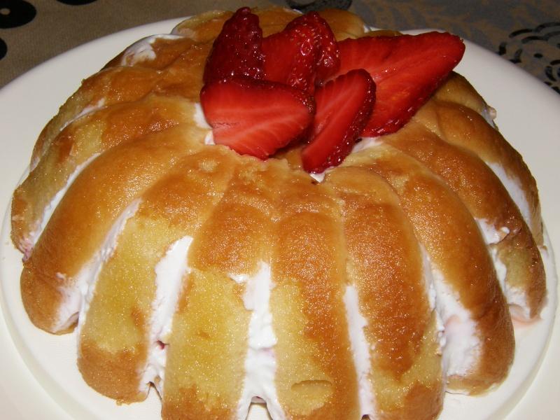 La charlotte c'est un délice c'est léger c'est fruité et quelle tenue!!