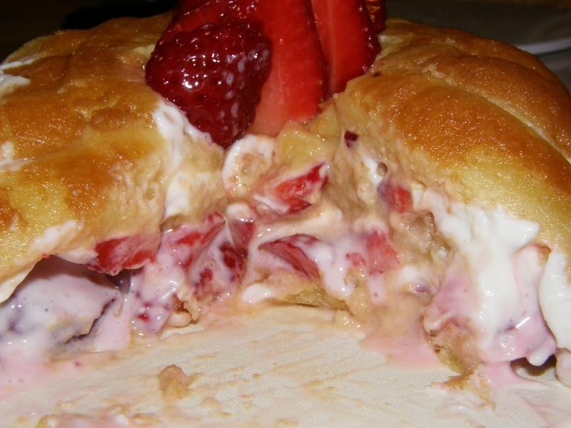 La charlotte c'est un délice c'est léger c'est fruité et quelle tenue!!