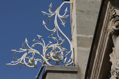 Qui s'y frotte s'y pique (148)