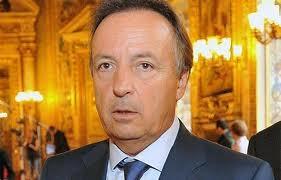 Jean-Pierre Bel, président du Sénat, abaisse le budget de 3%.