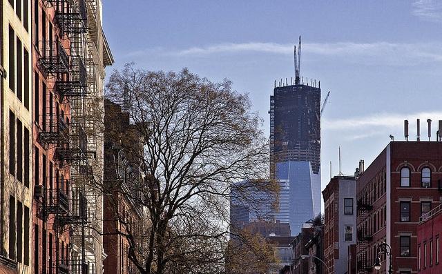 La tour 1 du WTC de New York parvient au 100e étage