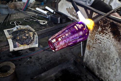 Yalog Bois et Verre par Giorgio Biscaro