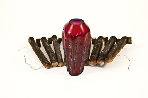 Yalog Bois et Verre par Giorgio Biscaro